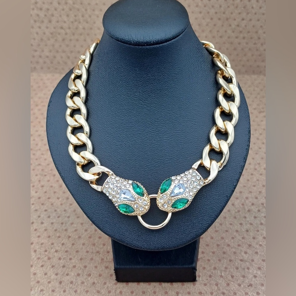 Necklace Gold-Tone Statement Chain Necklace with Green Crystal Accents - Picture 11 of 11